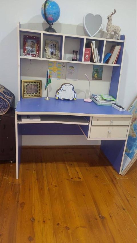 Yazi masasi 80 azn Bine Savxoz lale 2 kod 214 — Bakı
