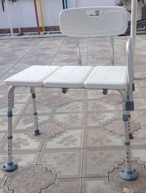 Hamam stulu - 3 hissəli sürüşməyən oturacaq səthi, suyun axması üçün — Digah