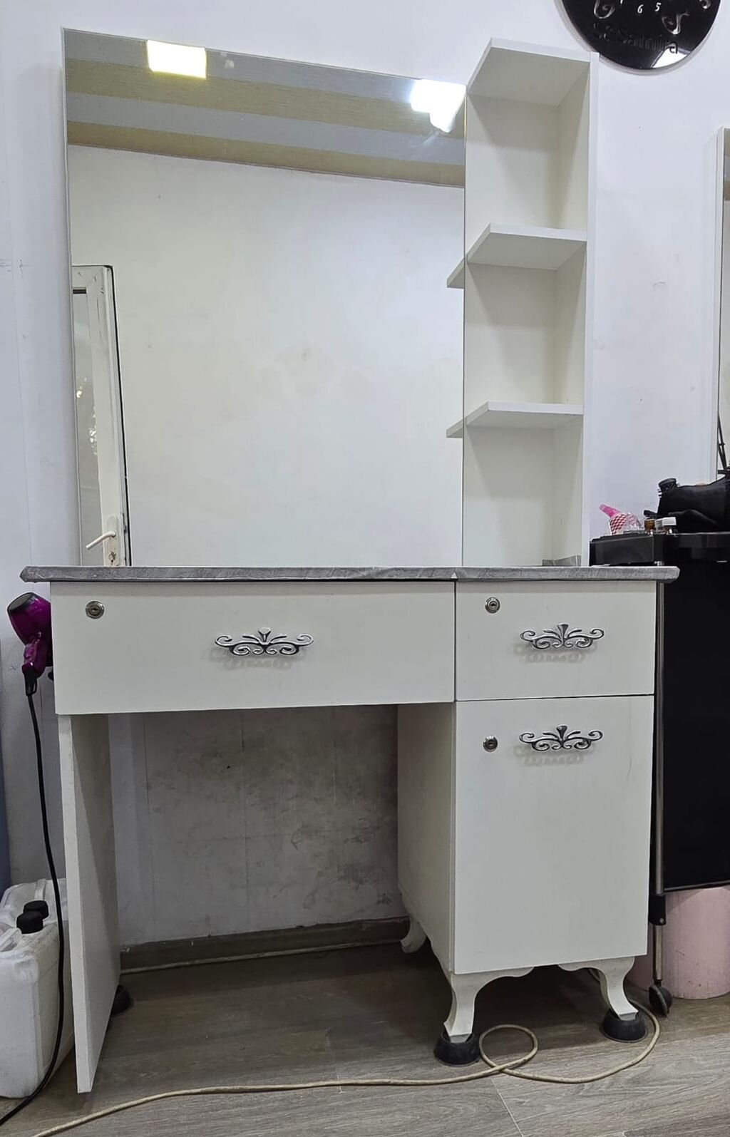 İşlənmiş, Makiyaj üçün masa, Güzgülü — Salon mebeli, Digah (2)