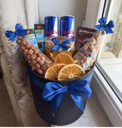 Hədiyyə səbəti – enerji və ləzzət paketi Tərkib: - 2 ədəd Red Bull — Giftbuket_baku