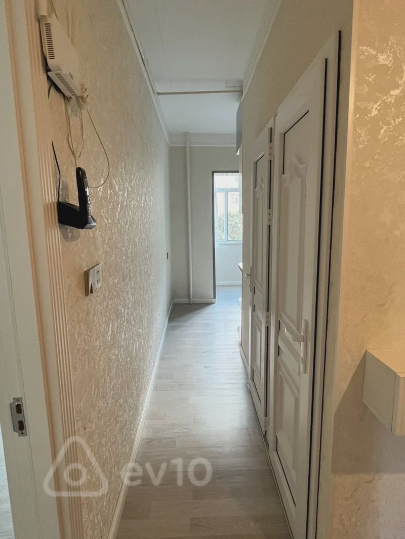 For sale: 2-room apartment (old building), 65 m² — Mənzil, Bakı (10)