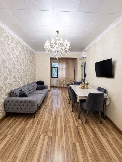 Satılır 2 otaqlı köhnə tikili 56 m² — Bakı