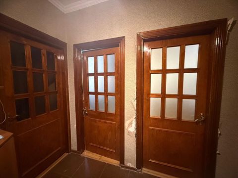 Taxta otaq qapıları – şüşəli model 4 qapı bir yerdə 80 azn - Material — Bakı