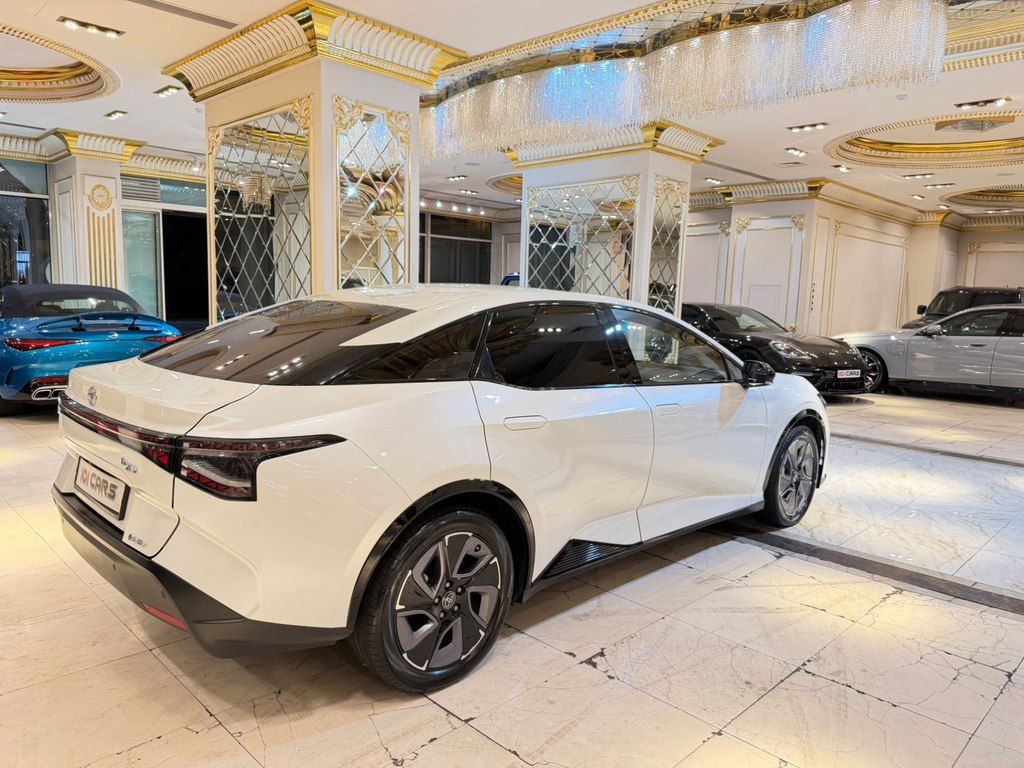 Toyota bZ3, 65.2 kWh, 2023 il, 35 000 km — Avtomobillər, Bakı (6)