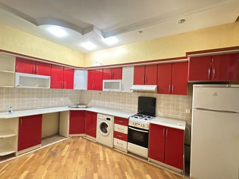 Mətbəx 300azn satılır. Ölçü 2,44x4,40 üzərində moyka verilir bütün — Bakı