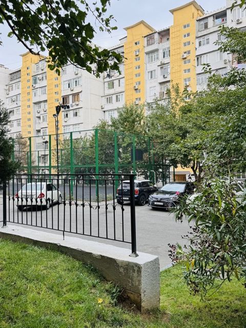 Satılır 2 otaqlı köhnə tikili 65 m² — Bakı