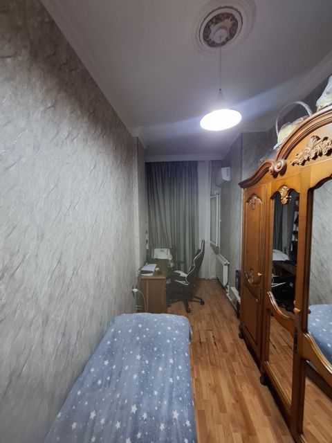 Satılır 3 otaqlı köhnə tikili 66 m² — Bakı