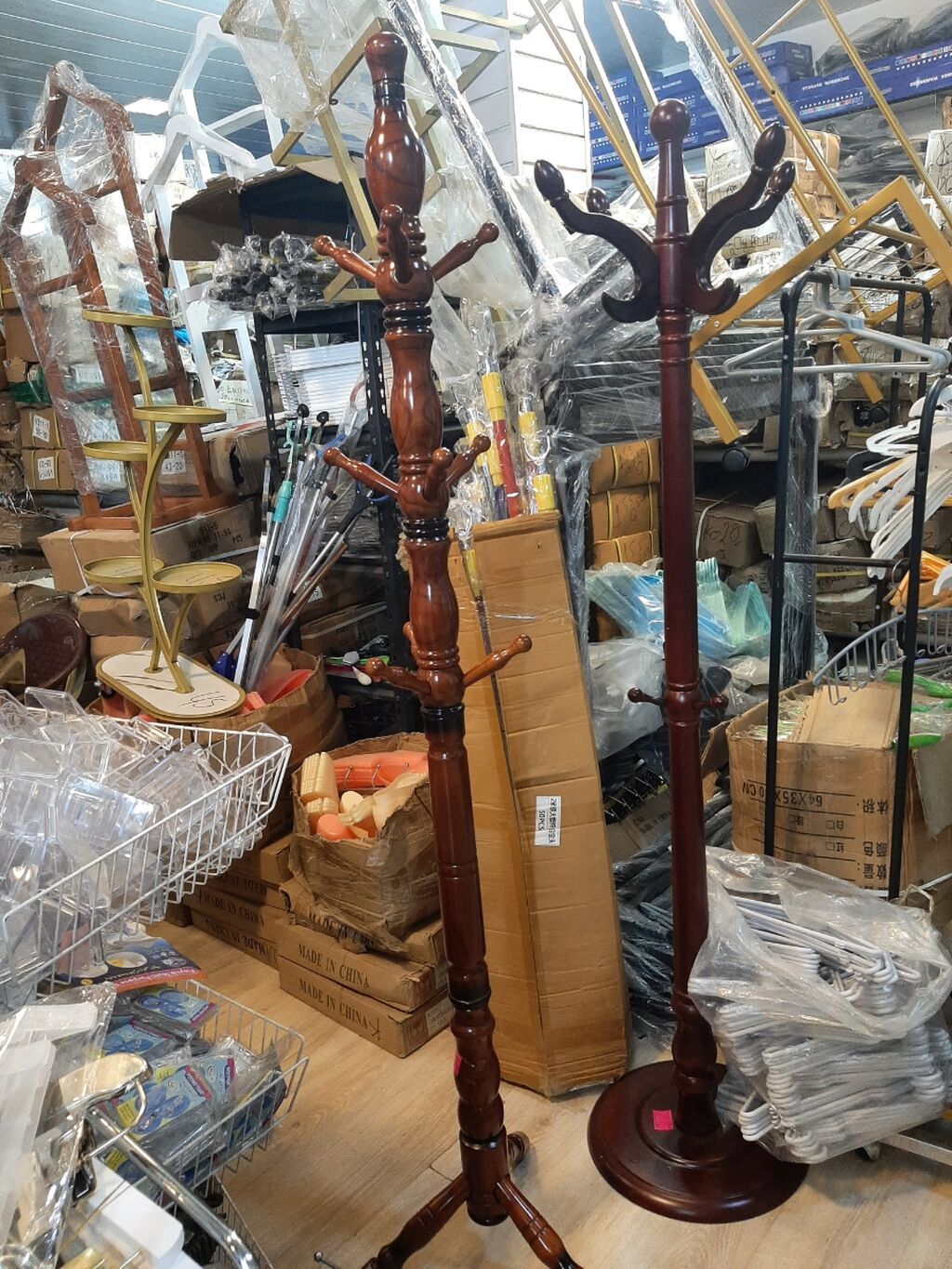 Taxta asqılıq (ayaqlı paltar asılqanı) - Material: bərk taxta, cilalı — Asılacaqlar, Masazır (3)