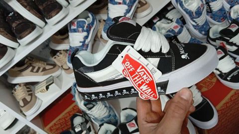 Uşaq idman ayaqqabısı – Vans “Off The Wall” dizaynı - Rəng: qara-ağ — Mehdiabad