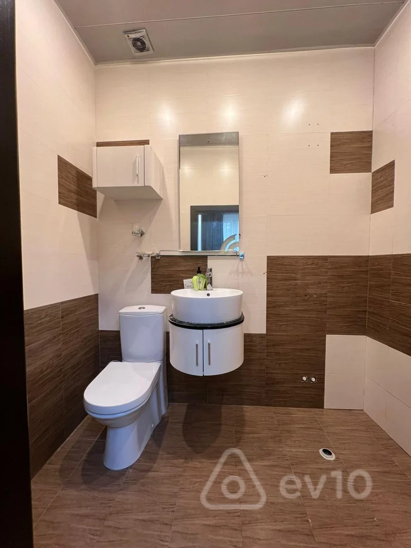 4 otaqlı mənzil, 135 m², Təbriz küçəsi — kirayə — Mənzil, Bakı (9)