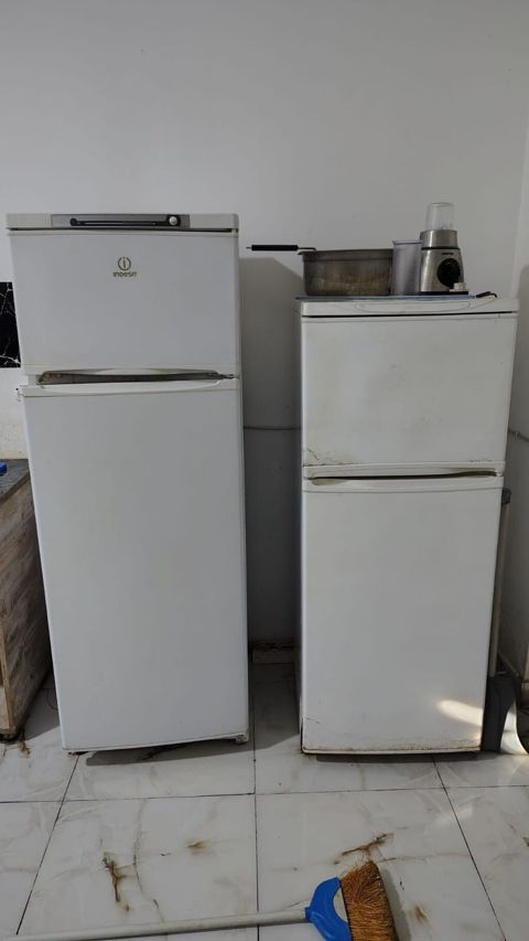 İki eded soyuducu boyuk 200₼ balaca 150₼ Salyan 5252 zeyno — Bakı
