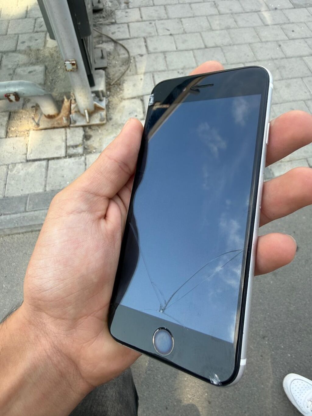 IPhone SE 2020, Ağ, Qırıq — Apple iPhone, Bakı (2)