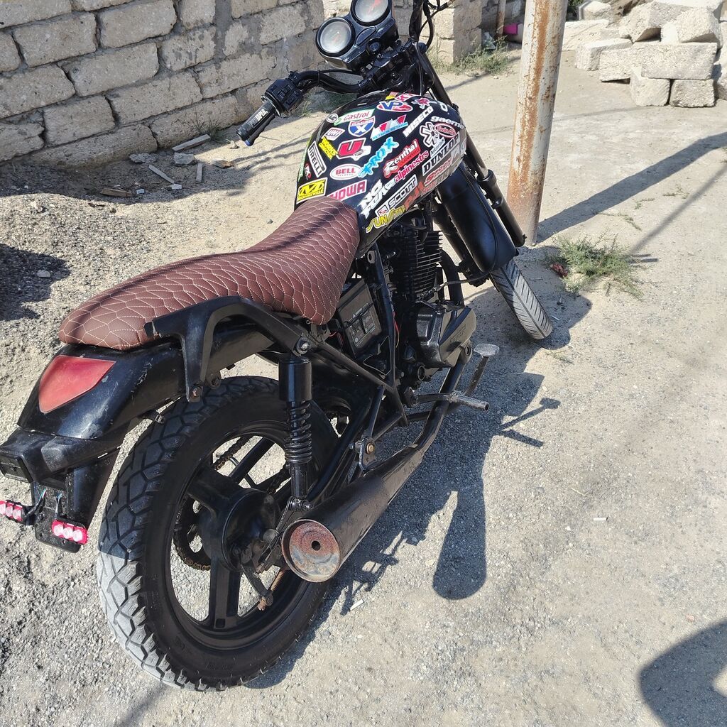 Bobber/kafe-reyser üslubunda modifikasiya olunmuş motosiklet — Motosikletlər, Bakı (2)