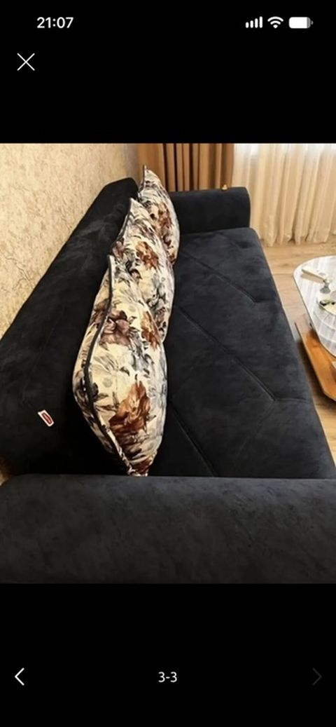 Qara rəngli yumşaq parça üzlü divan - Stil: Modern, minimal xətlər — Bakı