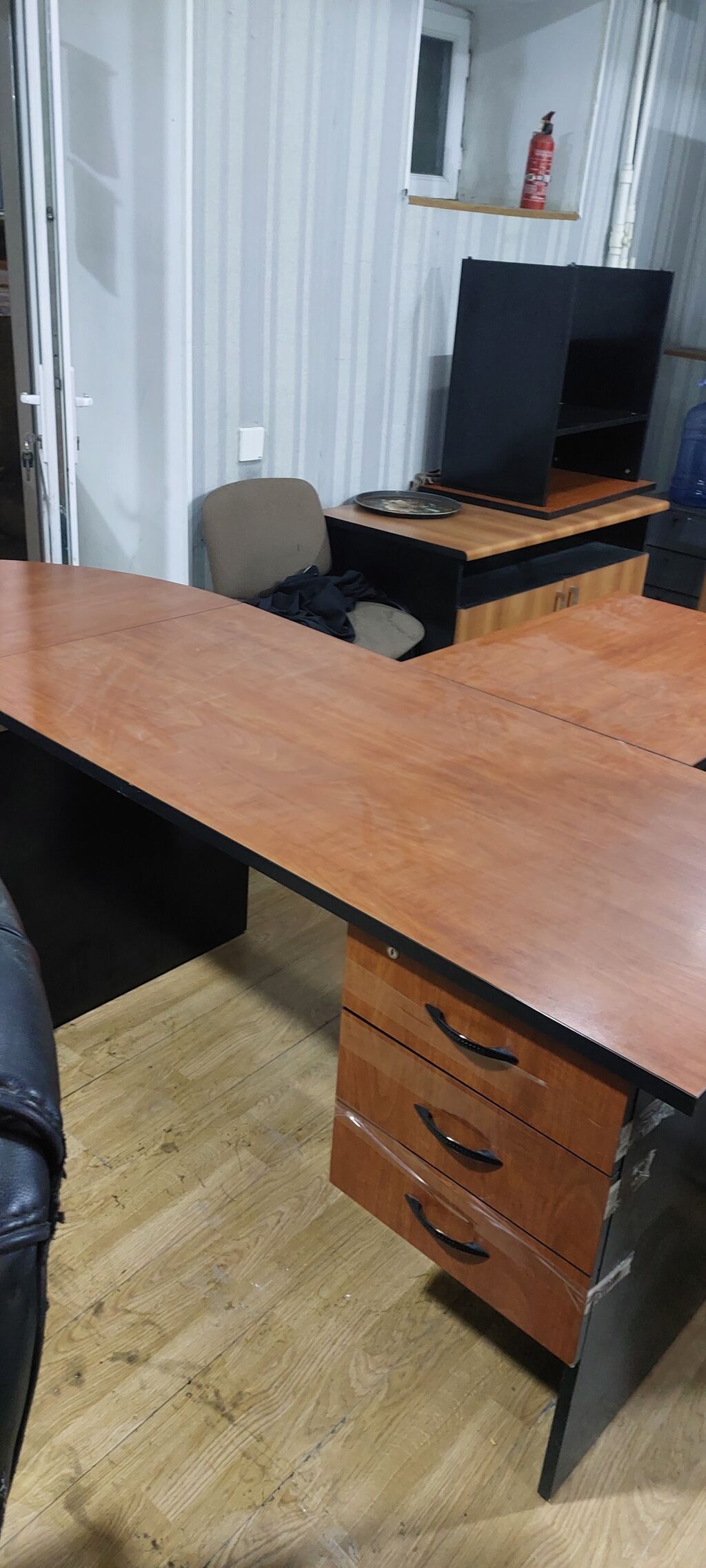 Ofis mebelləri var 3 dəstdir çox möhkəm başqa mebellərdə var satışda — Digər, Bakı (5)