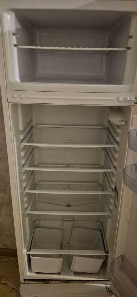 İşlənmiş 2 qapılı Indesit Soyuducu Satılır, rəng - Ağ — Gəncə