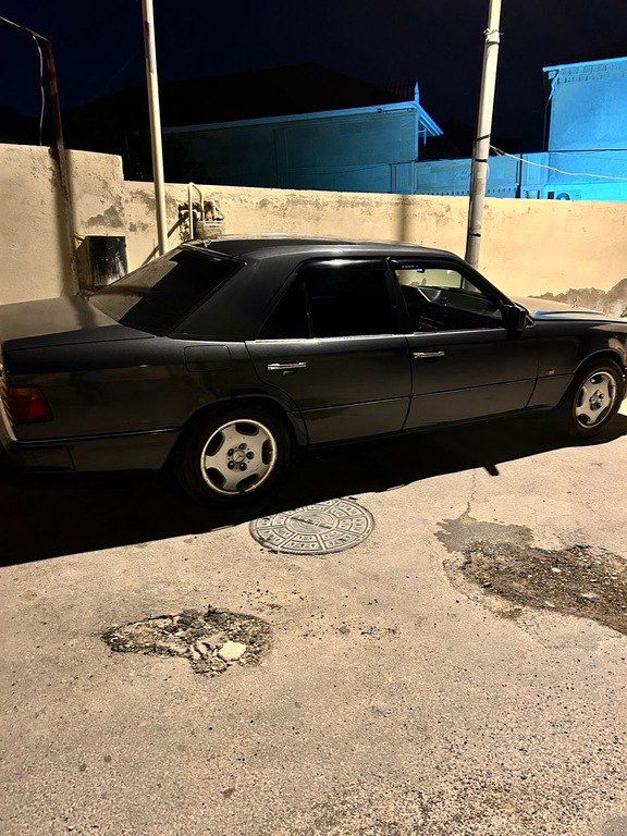 Mercedes 300 E 4MATIC, 3.0 L, 1992 il, 350 000 km 77-NK-258 — Avtomobillər, Bakı (4)