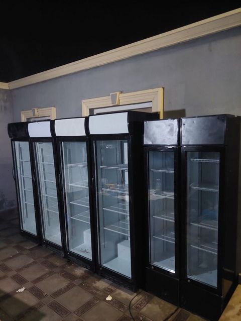Şüşə qapılı vitrin tipli soyuducu kabinetlər - Mağaza, kafe, restoran — Digah
