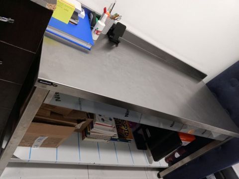 Nerjaveyka (paslanmayan polad) iş stolu Ölçülər: - Uzunluq: 1.40 m — Bakı