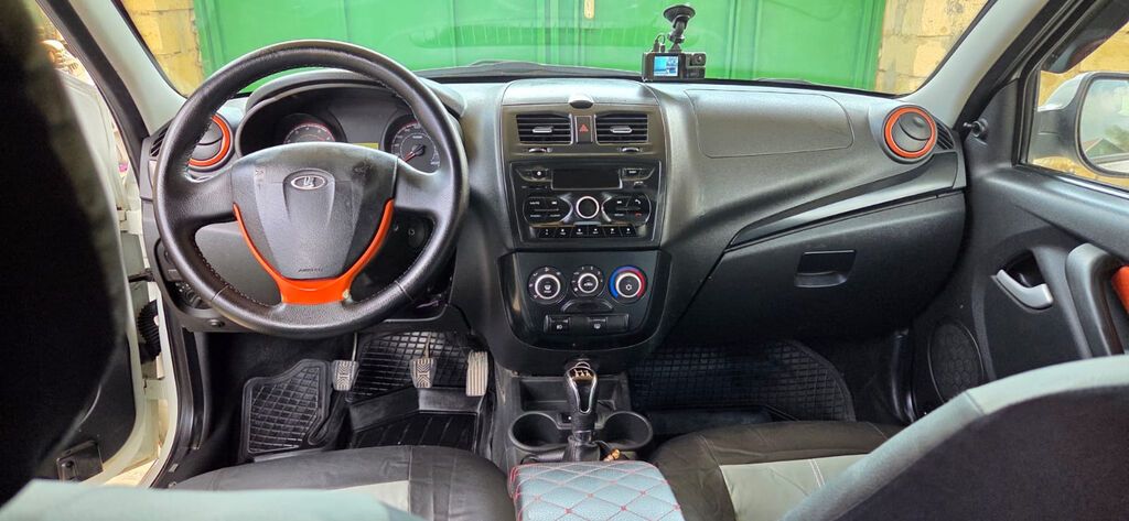 VAZ (Lada) Kalina: 1.6 l 2015 il 155699 km Universal 88-CK-152 — Avtomobillər, Neftçala (4)