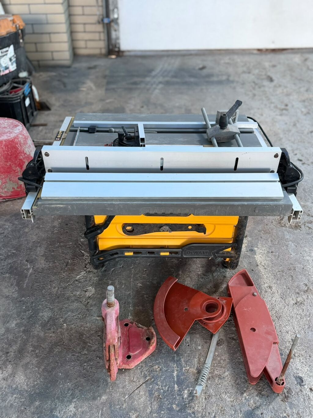 Dewalt masa tipli dairəvi mişar (table saw) - Brend/model: DeWALT — Stanoklar, Digah