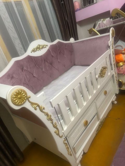 Beşik satıllr yırgalanmır. Sabunçu. Vagzalın arxası — Bakı