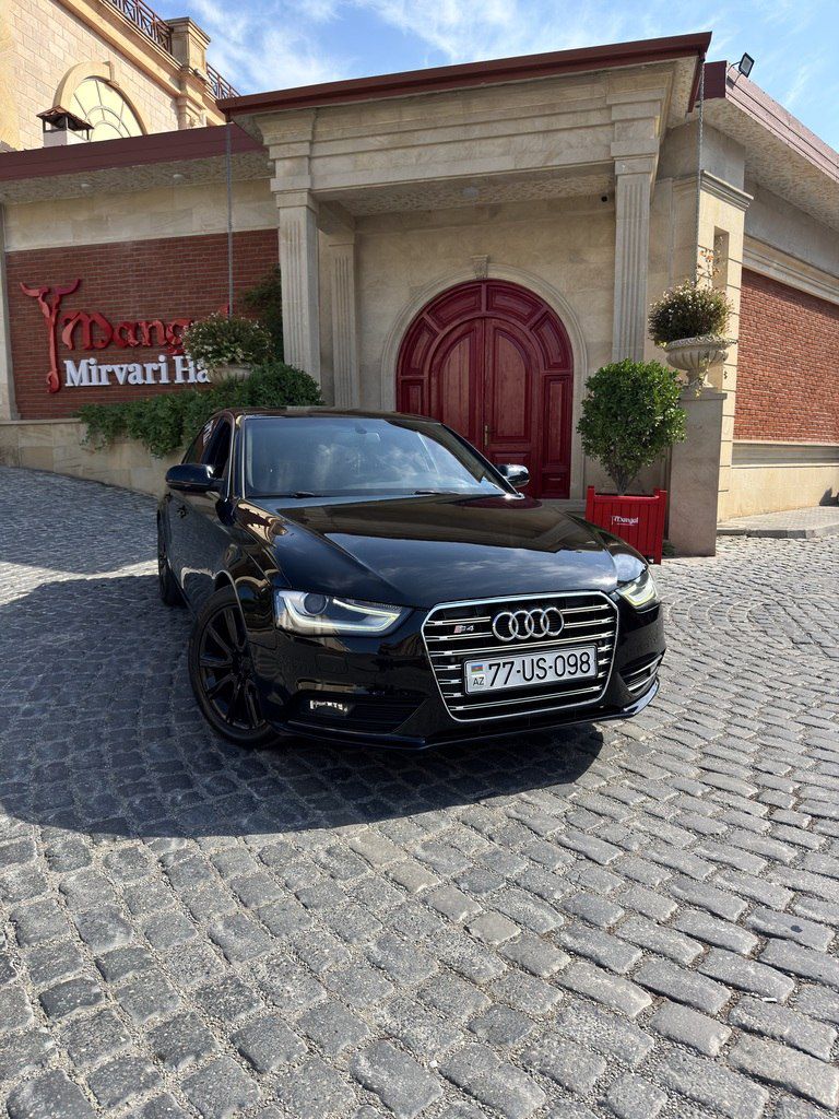 Audi A4, 1.8 L, 2013 il, 207 000 km 77-US-098 — Avtomobillər, Bakı