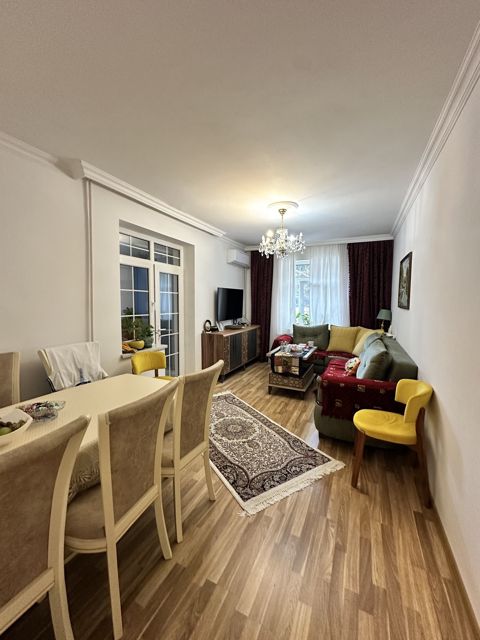 Satılır 2 otaqlı köhnə tikili 60 m² — Bakı
