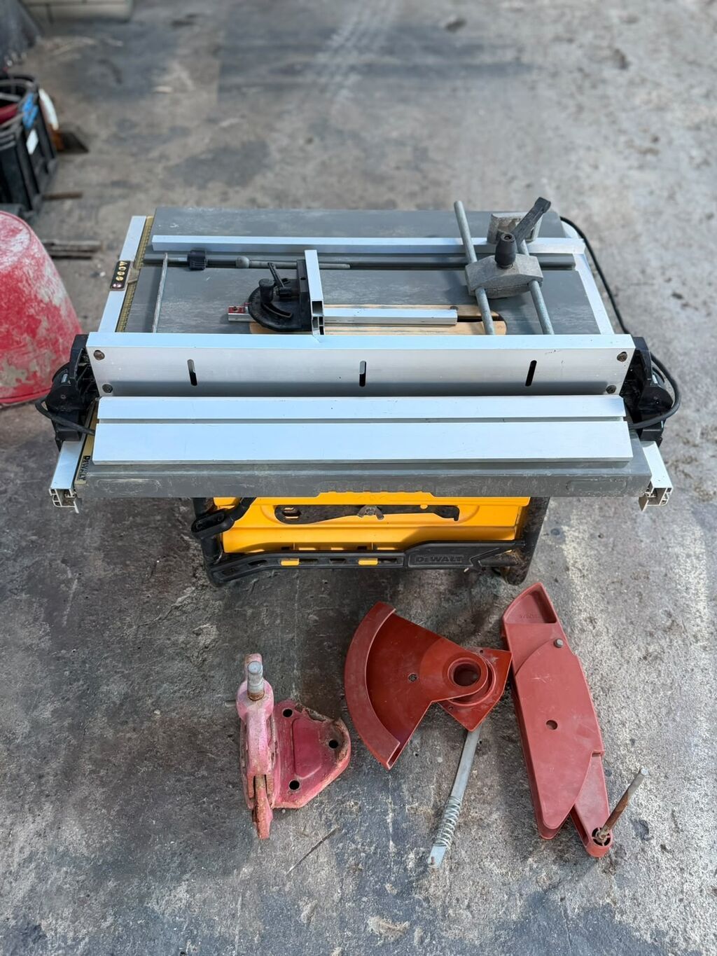 Dewalt masa tipli dairəvi mişar (table saw) - Brend/model: DeWALT — Stanoklar, Digah (2)