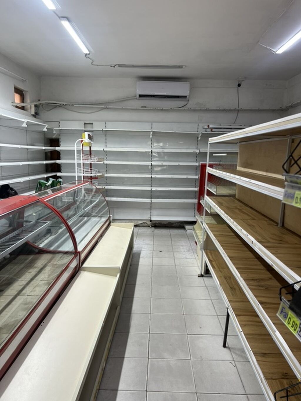 Mağaza avadanlıqları paketi Təsvir: - Şüşəli içki soyuducuları: 2 — Vitrini, Masazır (3)