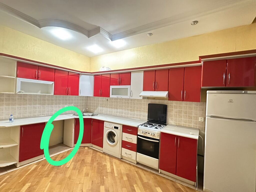2.40x4,40 uzerinde moyka verilir ünvan Bakıxanov Qırmızı-ağ rəng — Mətbəx mobilyası, Bakı (2)