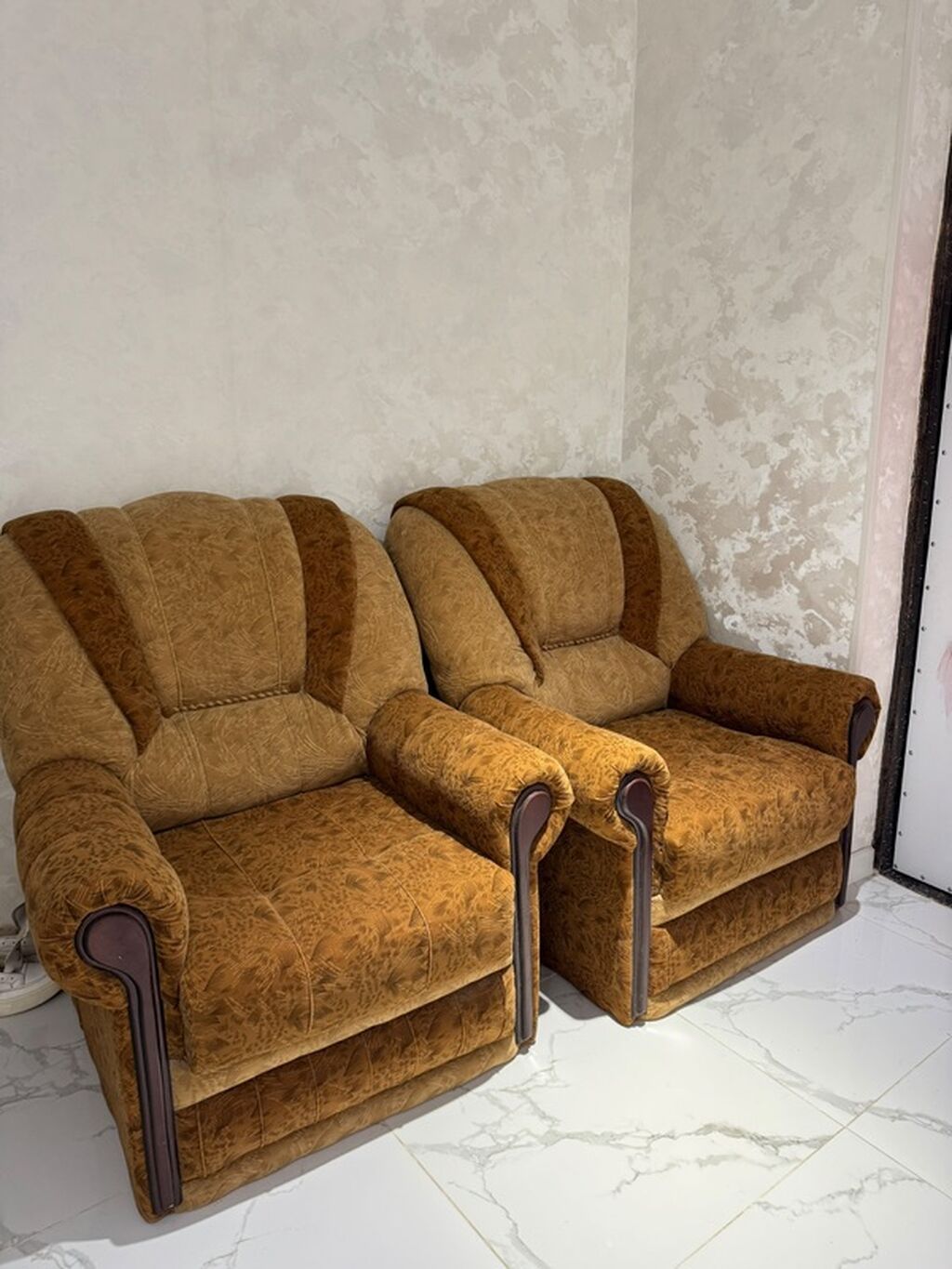 Klassik dəst: divan + 2 ədəd kreslo Hər biri yaxşı vəziyyətdədir — Yumşaq mobilya dəstləri, Digah (7)
