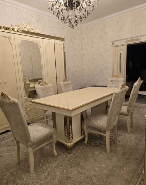 Klassik üslubda qonaq otağı dəsti Tərkibi: - Dikdörtqan formalı, krem — Gəncə