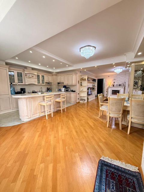 Satılır 4 otaqlı yeni tikili 175 m² — Bakı