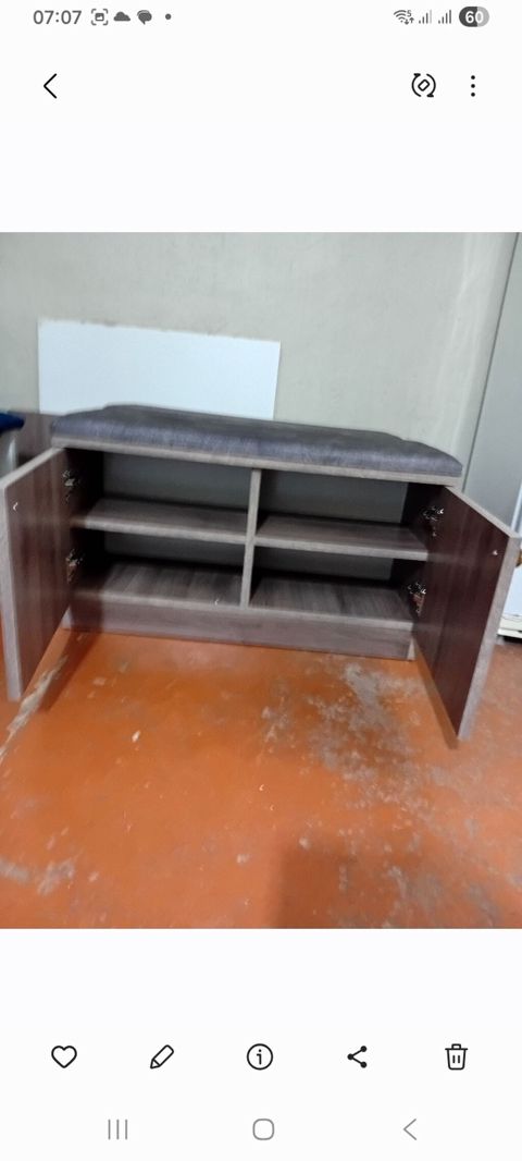 Ayaqqabı dolabı və oturacaq-benk - Material: ağac teksturalı laminat — Bakı