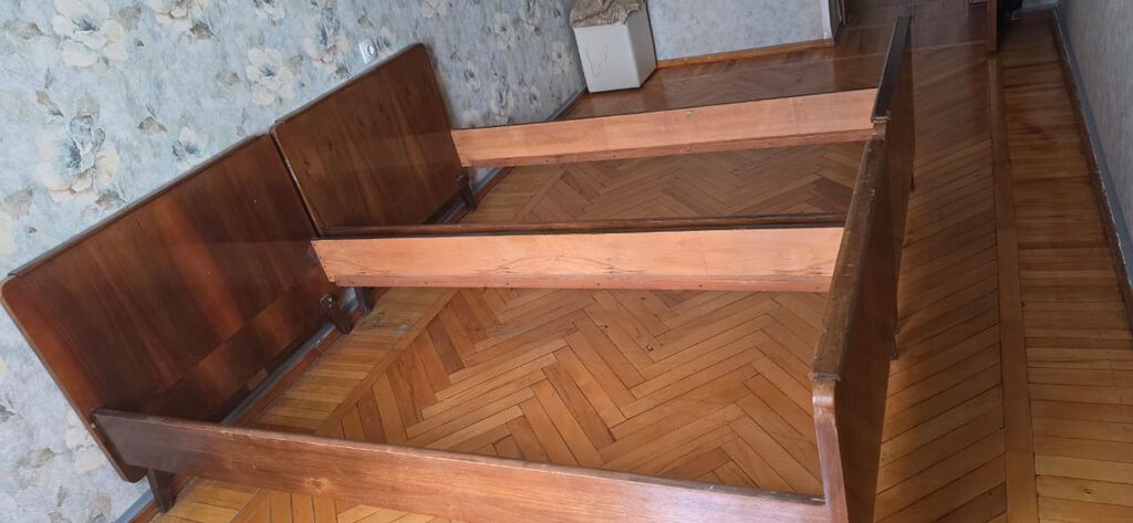 İşlenmiş 1 cüt çarpayı. Matrasi yoxdur. Ünvan: Kooperasiya — Yataqlar, Bakı