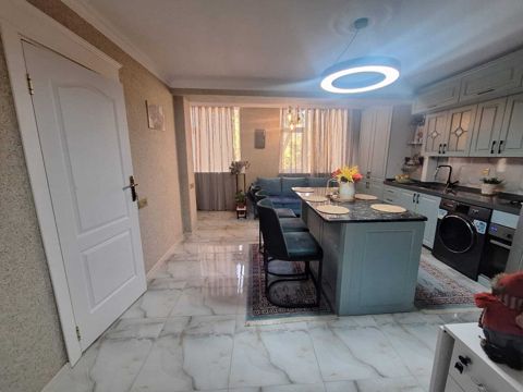 Satılır 3 otaqlı köhnə tikili 120 m² — Bakı