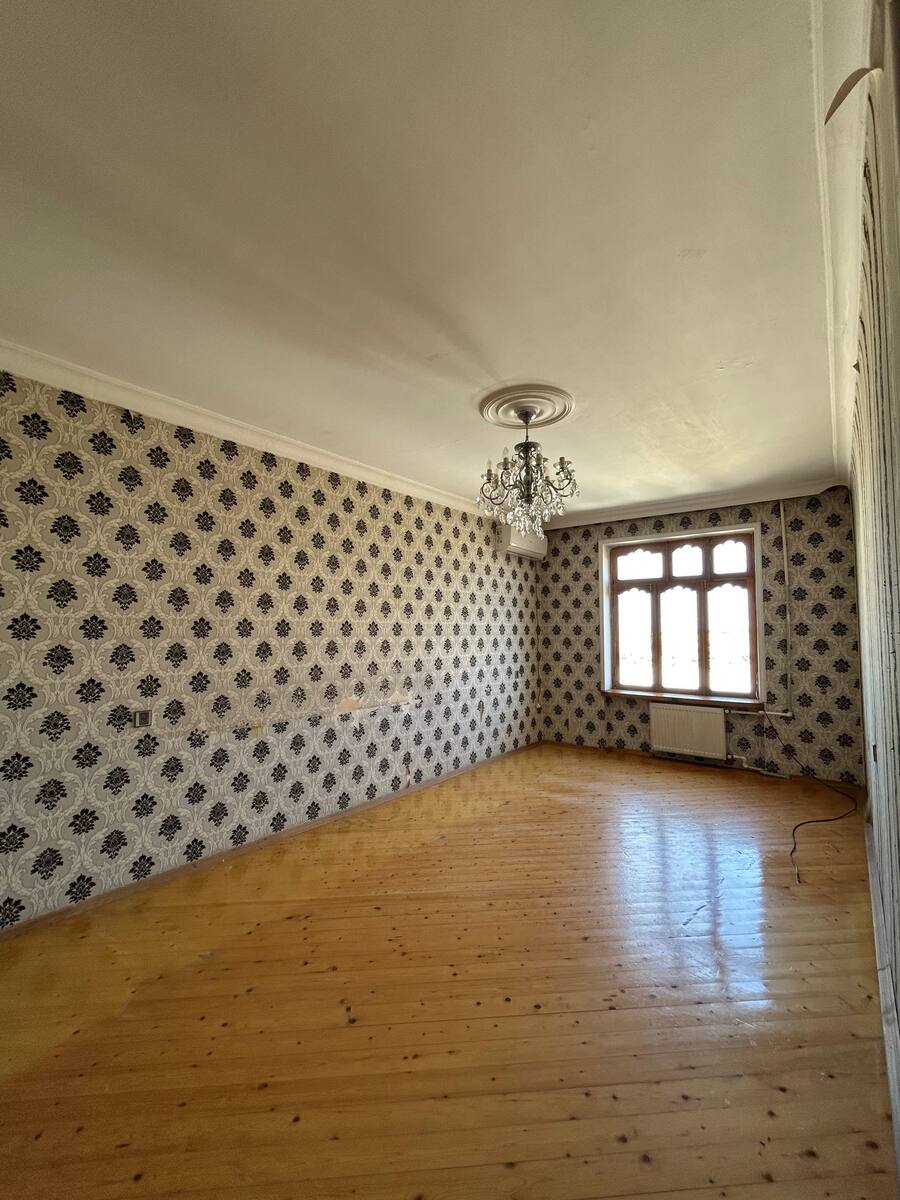 Satılır 5 otaqlı köhnə tikili 120 m² — Mənzil, Bakı