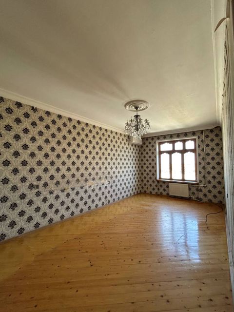 Satılır 5 otaqlı köhnə tikili 120 m² — Bakı