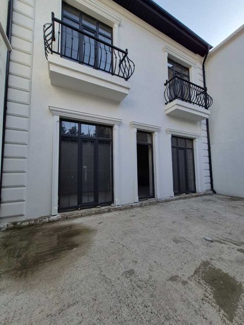 Satılır 5 otaqlı həyət evi/bağ evi 270 m² — Дом, вилла