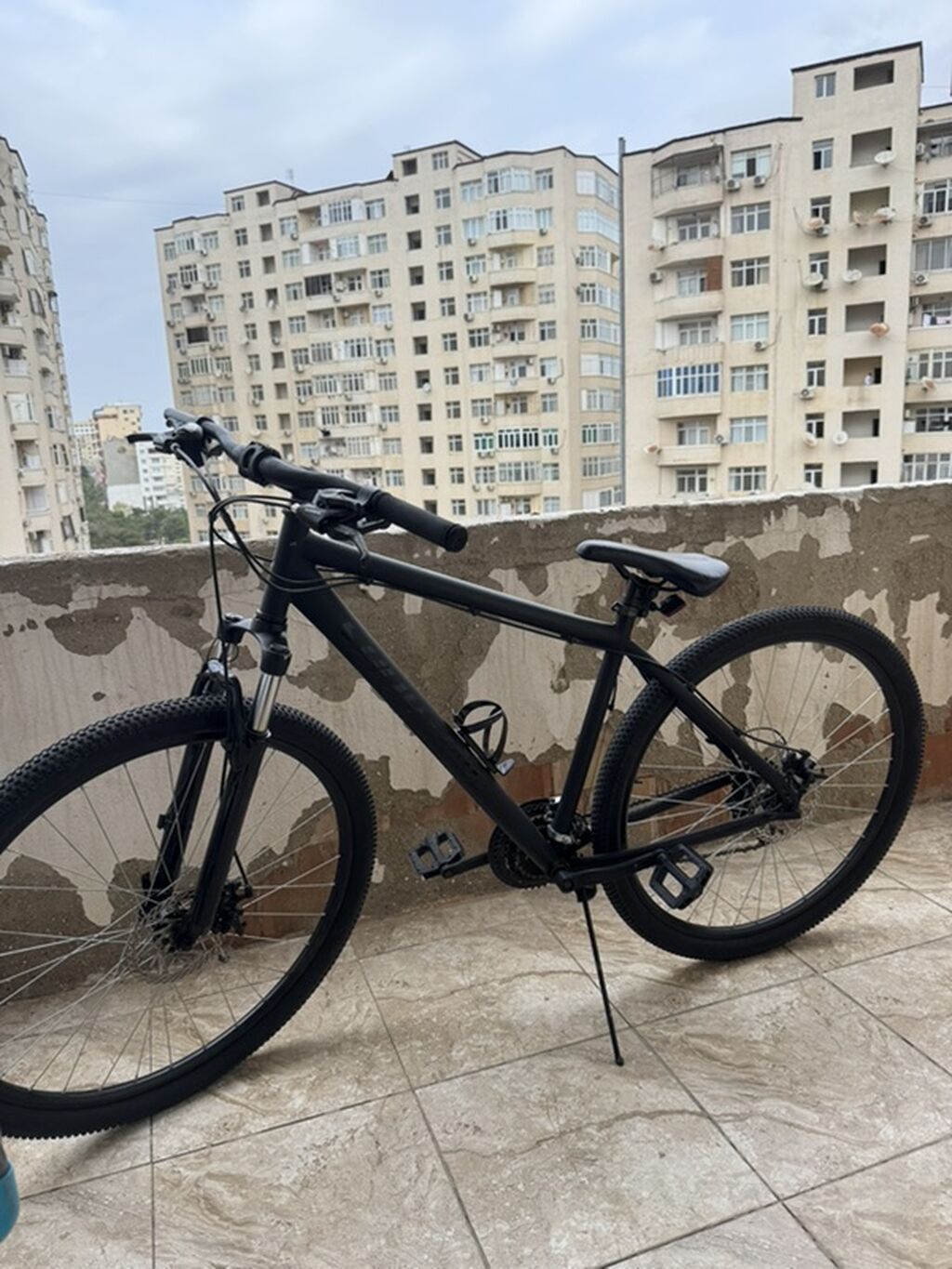 Şəhər və yüngül off-road üçün universal velosiped - Rəng: mat qara — Yol velosipedləri, Bakı (5)