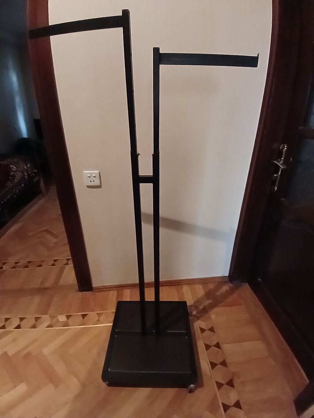 Metal geyim asqısı – mobil ikiqat stand - Material: möhkəm metal — Mağaza asqıları, Bakı (2)