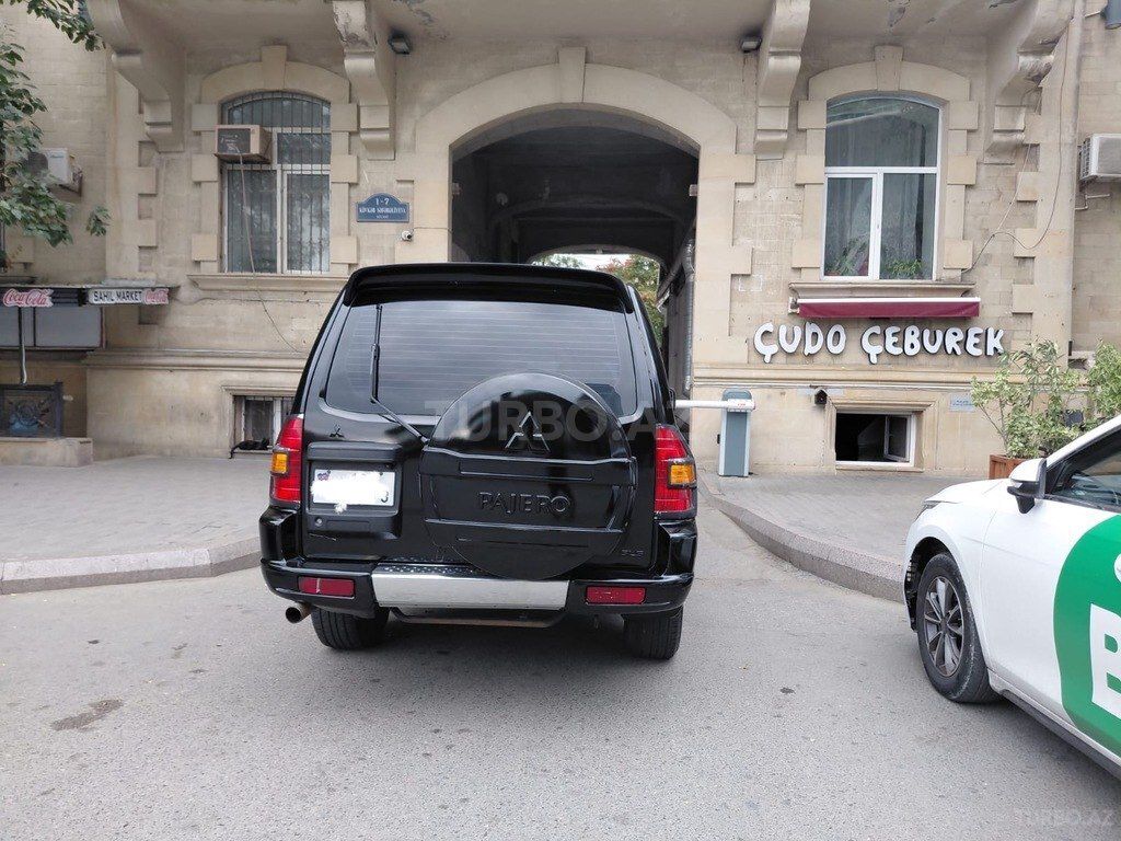 Mitsubishi Pajero, 3.0 L, 2002 il, 300 000 km — Avtomobillər, Bakı (5)