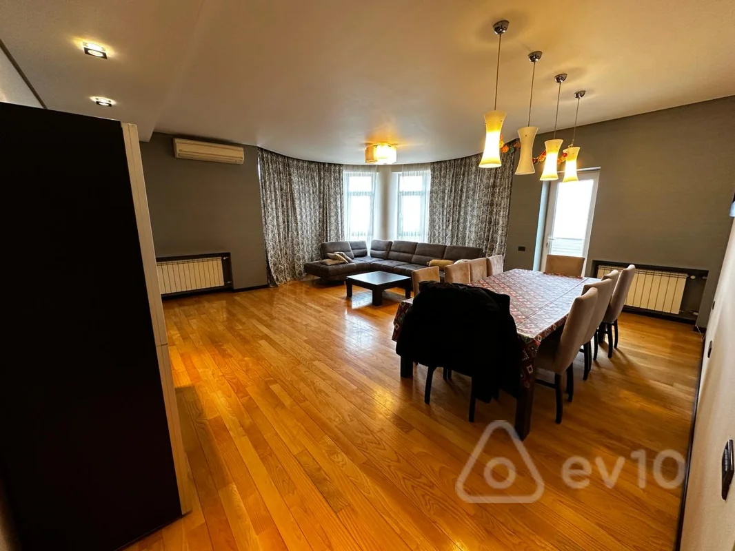 4 otaqlı mənzil, 200 m², Əhməd Rəcəbli — kirayə — Bakı