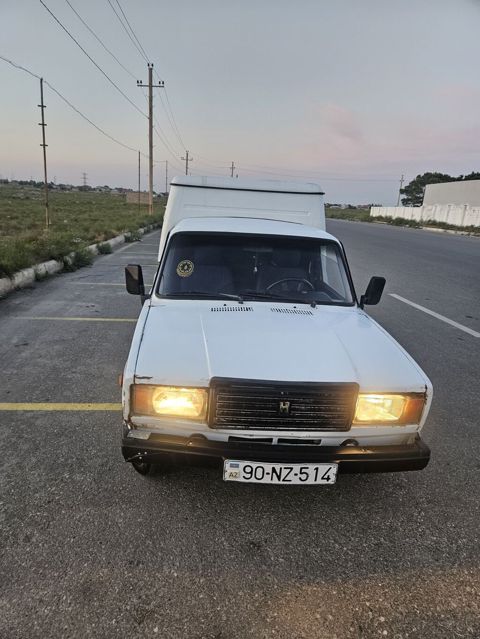 VAZ 2104/2105 əsasında yükdaşıma pikapı – ağ rəngdə, üstü qapalı — Digah
