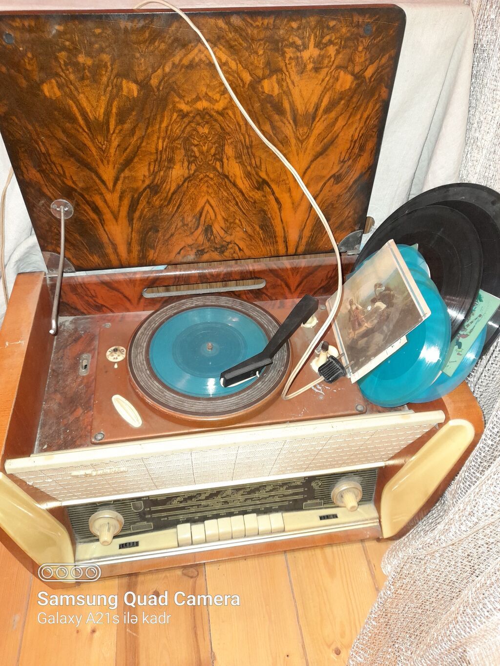 Mebel qutusunda sovet istehsalı kombinə edilmiş radio-grammofon (vinil — Vinil proqreslər və aksesuarlar, Bakı