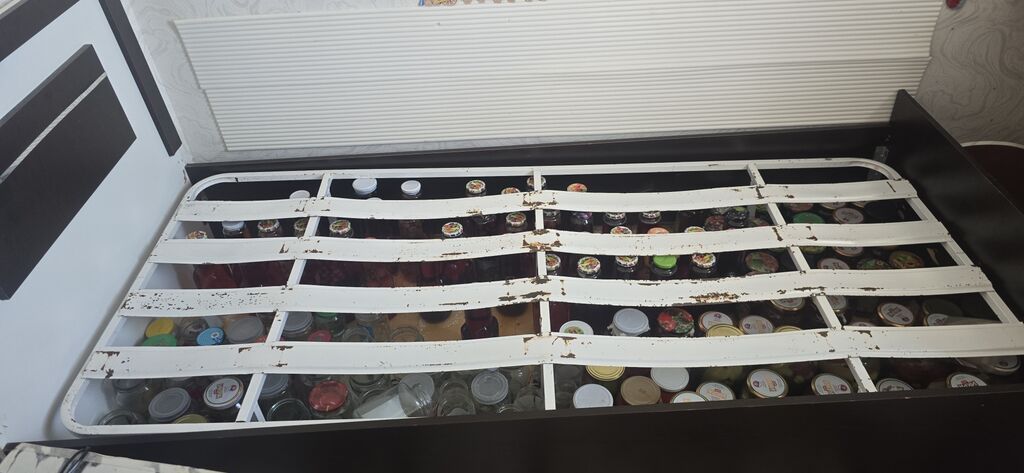 Tek carpayi.islenmia.sekilde gorduyunuz kimidi.yihilmis ve aciq — Yataqlar, Güzdək (4)