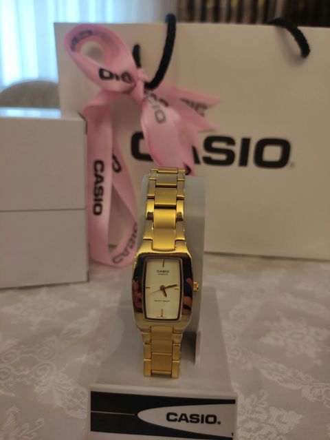 Casio qadın qol saatı Saat az istifadə olunub,incə biləkli xanım — Bakı
