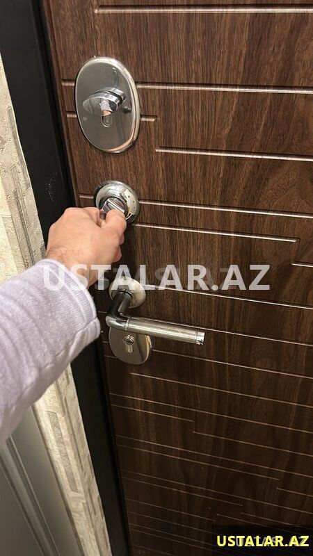 Ev qapısının açılması xidməti — Bakı