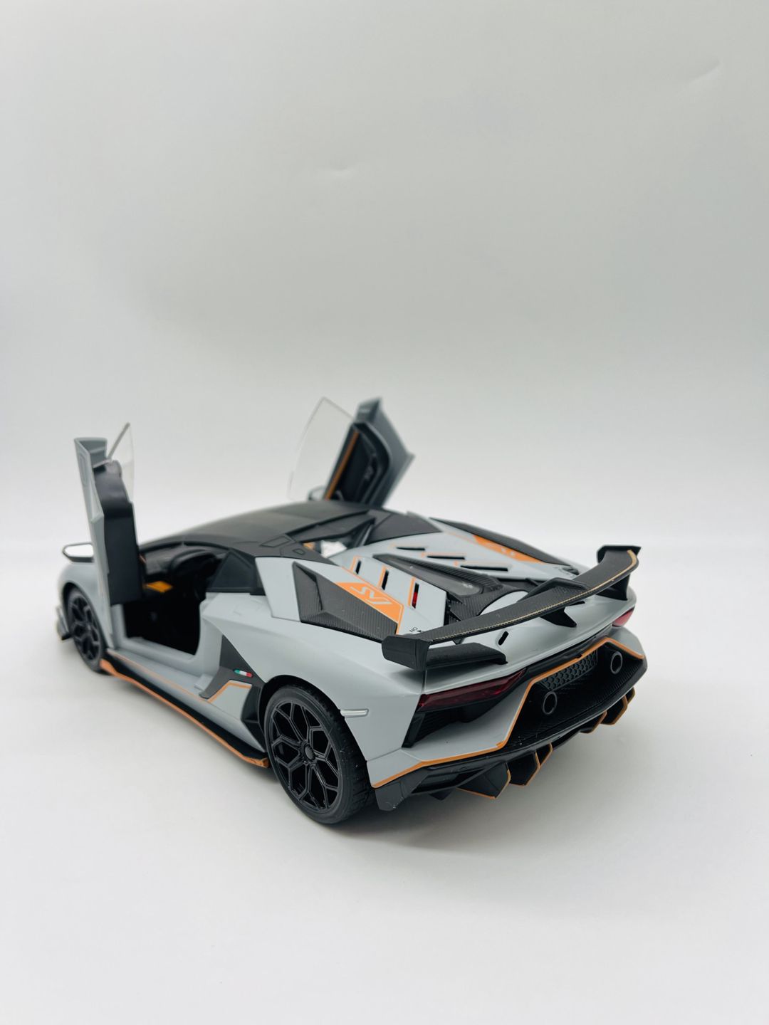 Maşın Lamborghini Aventador SVJ 63, metal, boz — Mallar, Bakı (2)